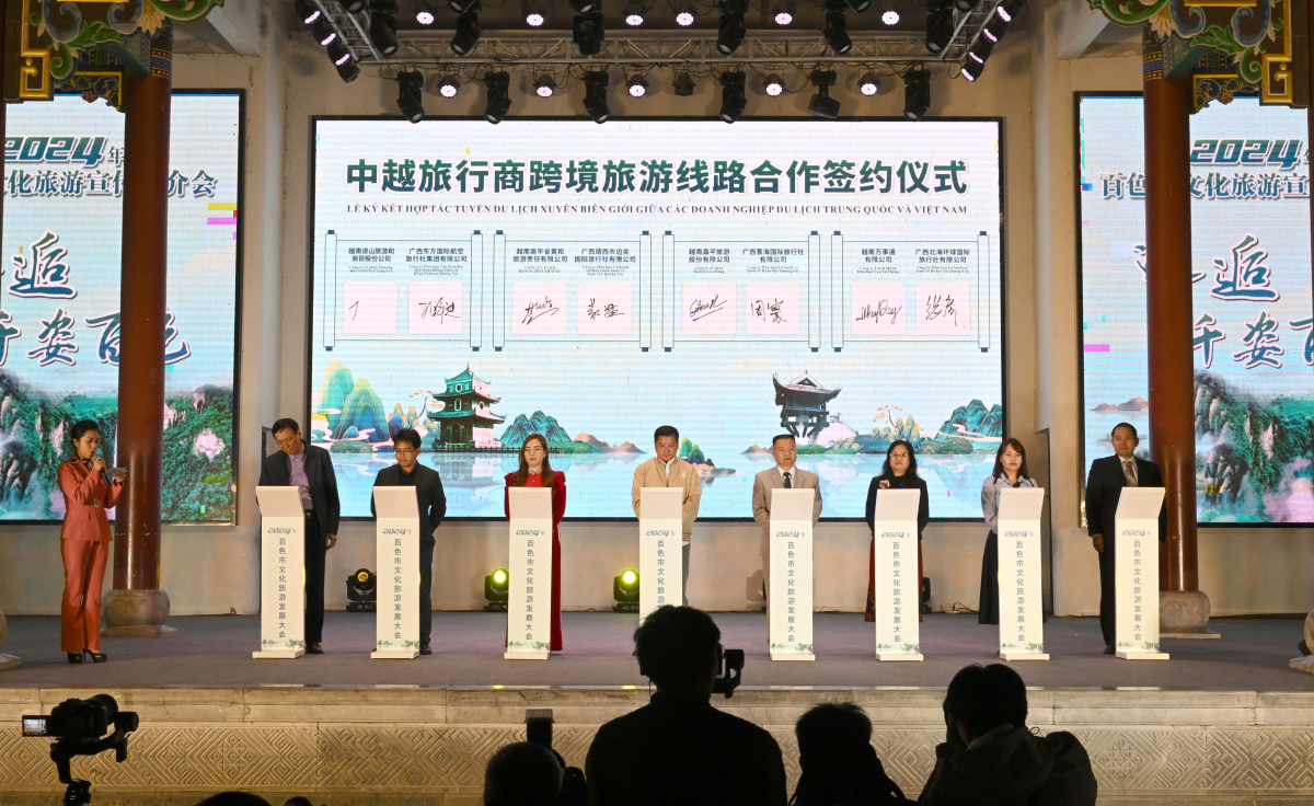 1、中越旅行商簽署跨境旅遊線路合作協議。（周福寧  攝）.jpg