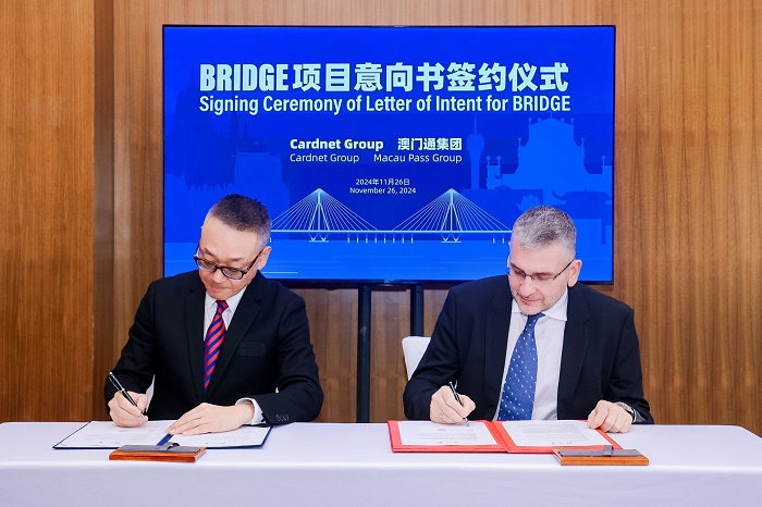 圖2：（澳門通集團控股有限公司董事總經理孫豪與匈牙利Cardnet Group董事Dr. János Kóka簽署BRIDGE項目意向書）.png