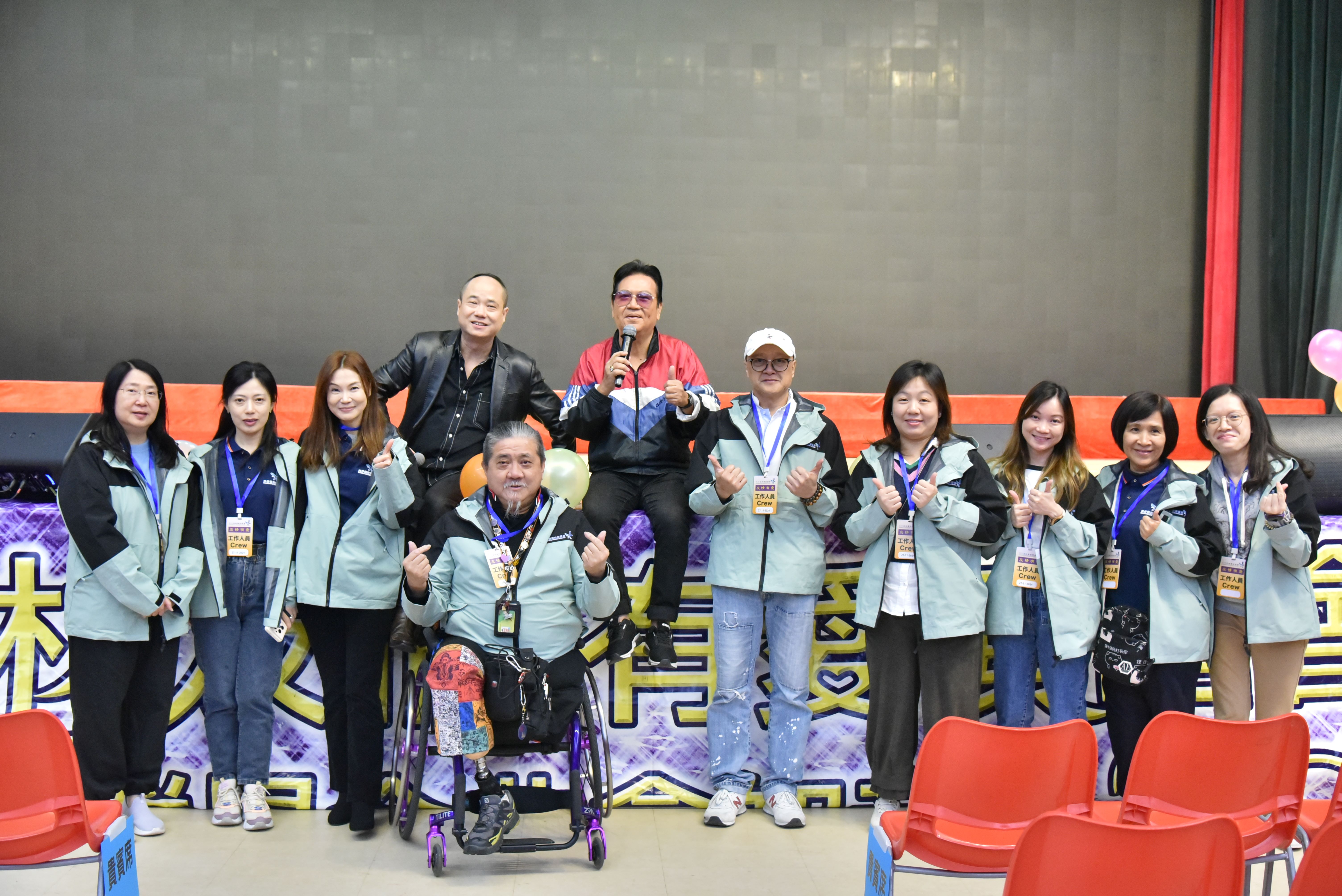 DSC_2997 黃韻材先生與工作人員大合照2.JPG