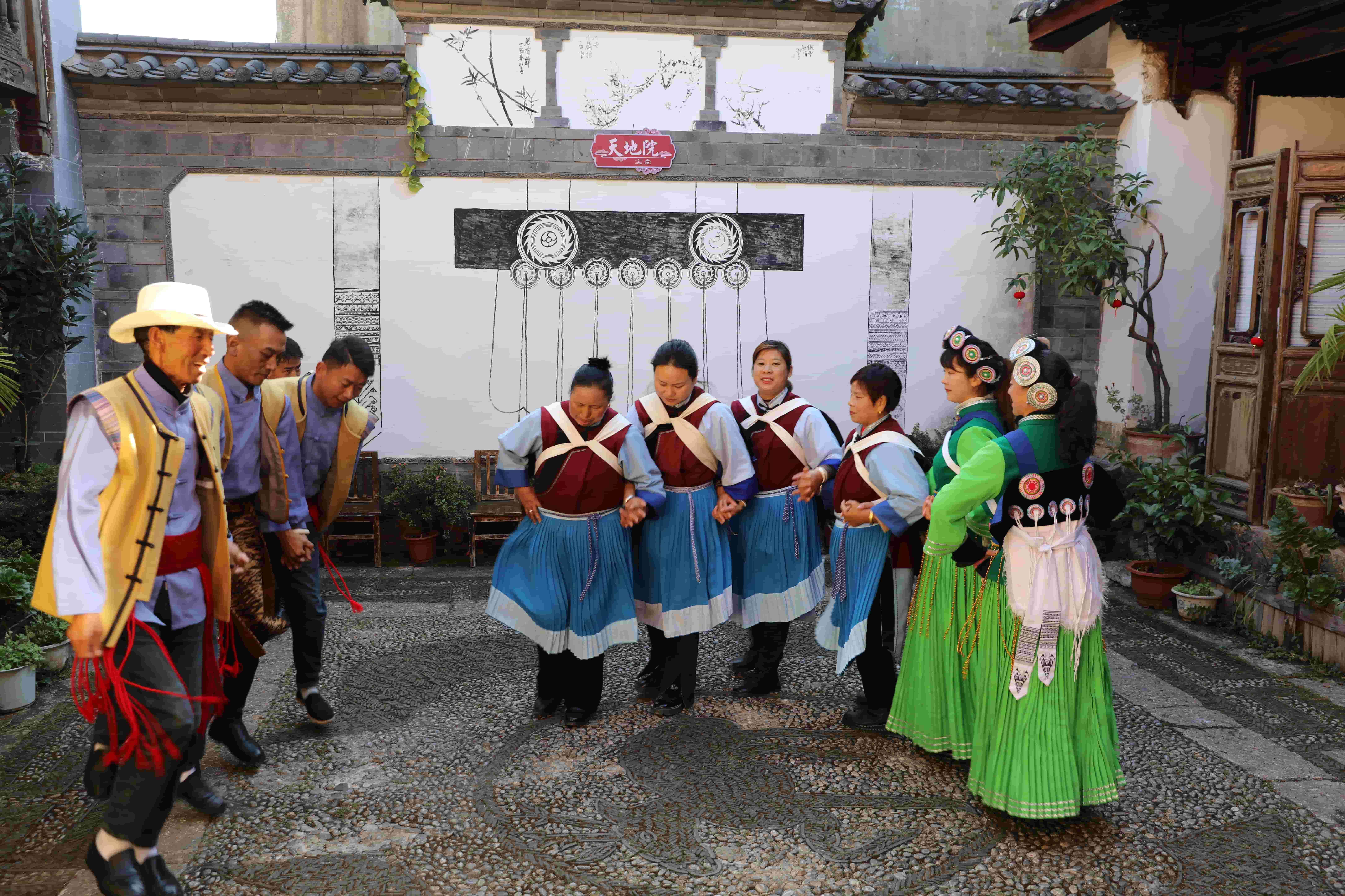 图5:天地院原生态纳西歌舞演出 王冰 摄.JPG