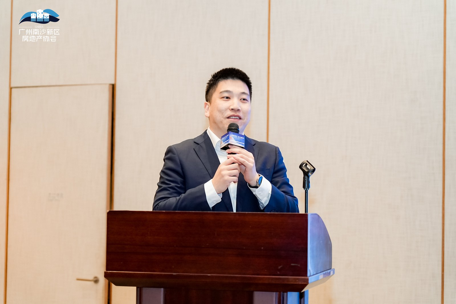 越秀珠实·天悦海湾项目负责人黄鹏进行分享.png