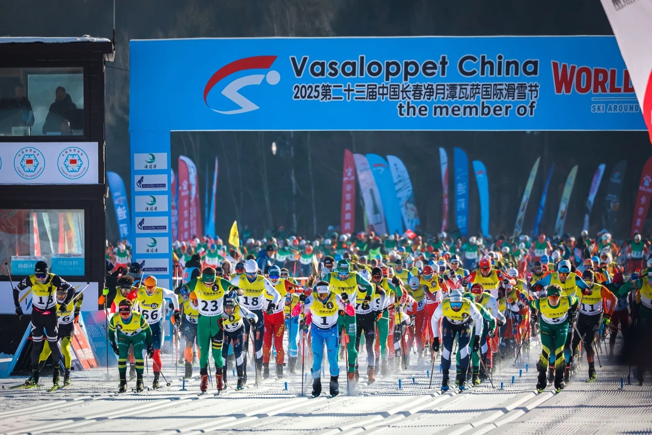 圖說三：中國長春瓦薩國際滑雪節比賽現場.jpg