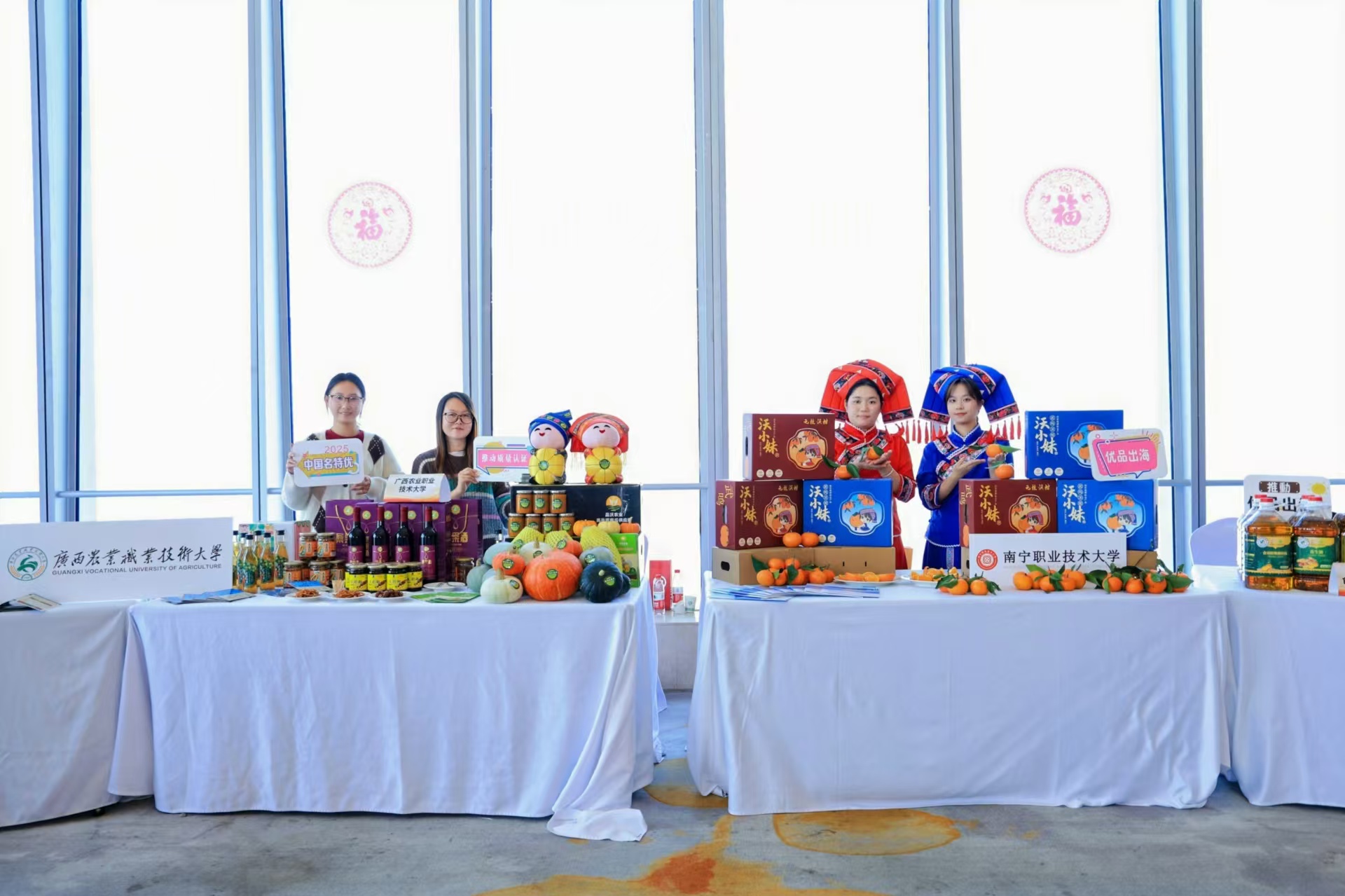 4、廣西農業職業技術大學及南寧職業技術大學的校企合作產品作展示（主辦方供圖）.jpg