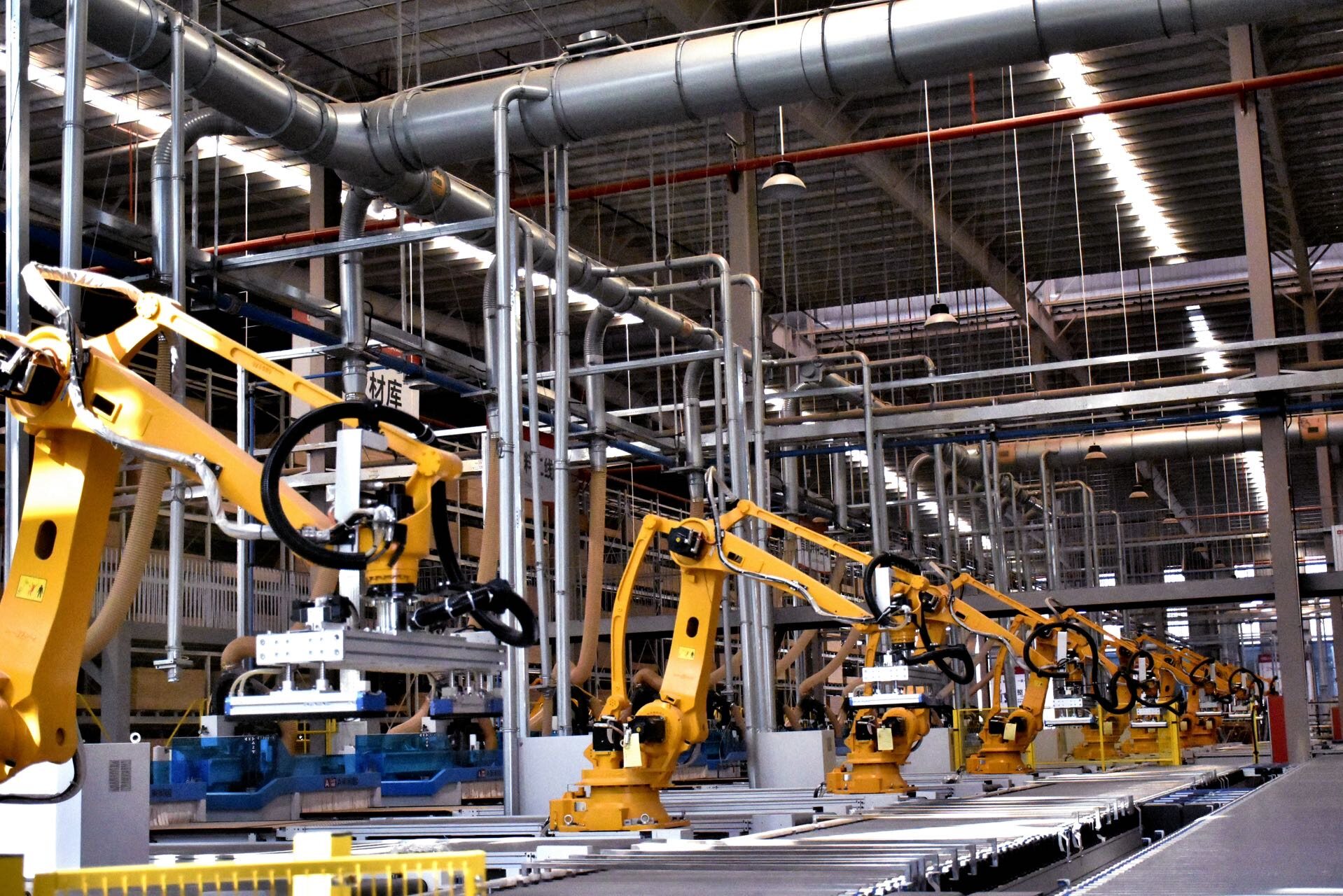 配圖2：智能化生產線 張欣苑 攝.jpg