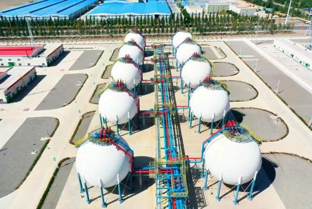 2、中石化新星新疆绿氢新能源有限公司制氢厂内.jpg
