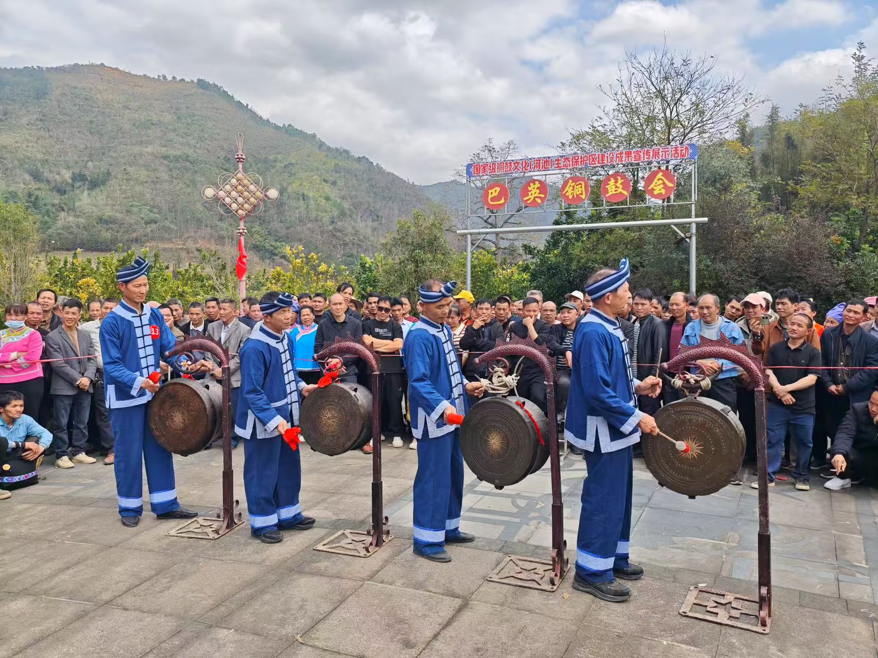 3、廣西東蘭縣巴疇鄉巴英村村民奏銅鼓慶新春 東蘭縣融媒體中心供圖.jpg