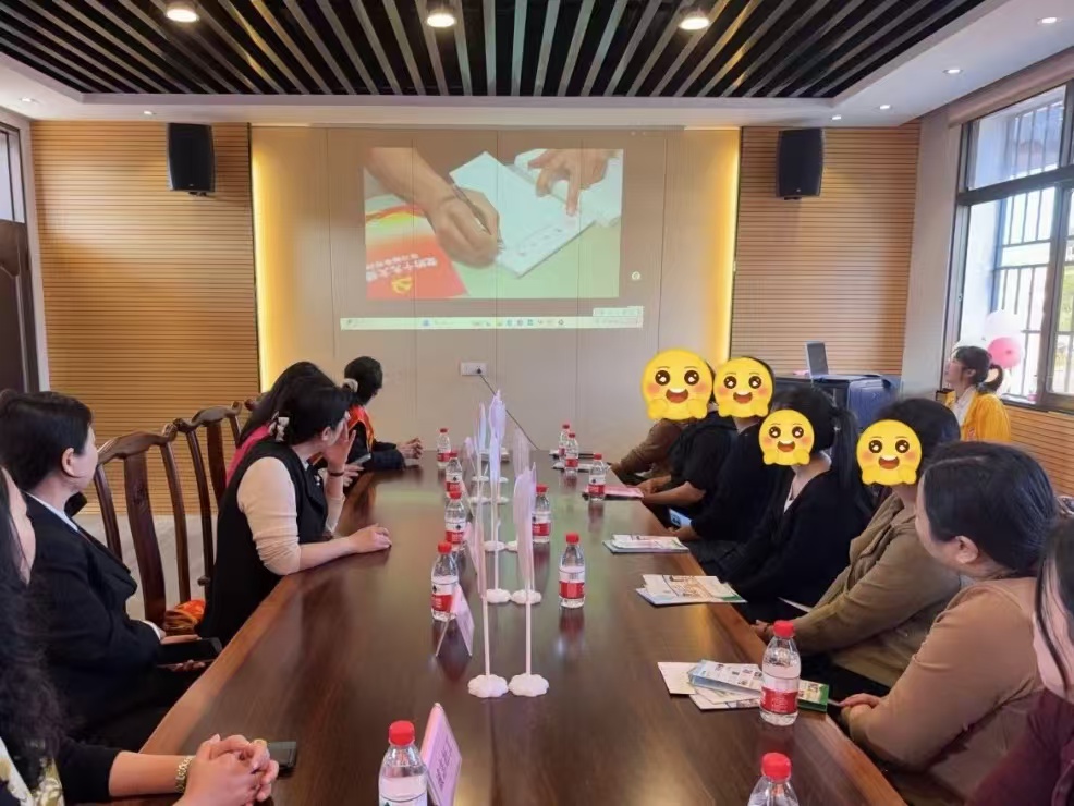 圖2 觀看《榜樣的力量》宣傳片.jpg