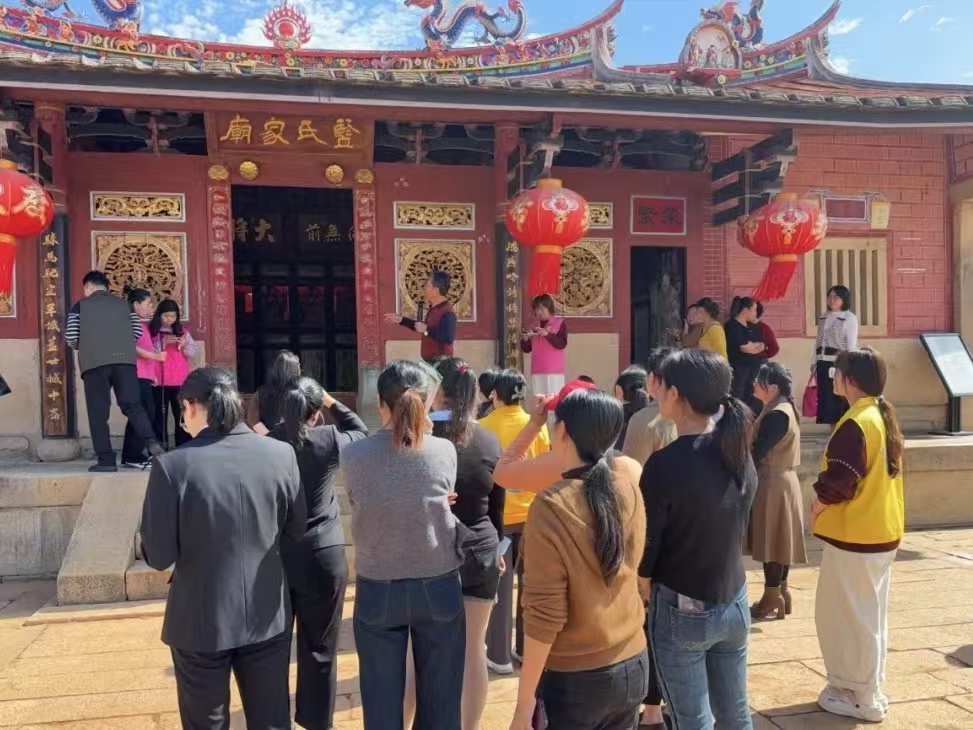 圖4 參觀體驗畬族傳統文化.jpg