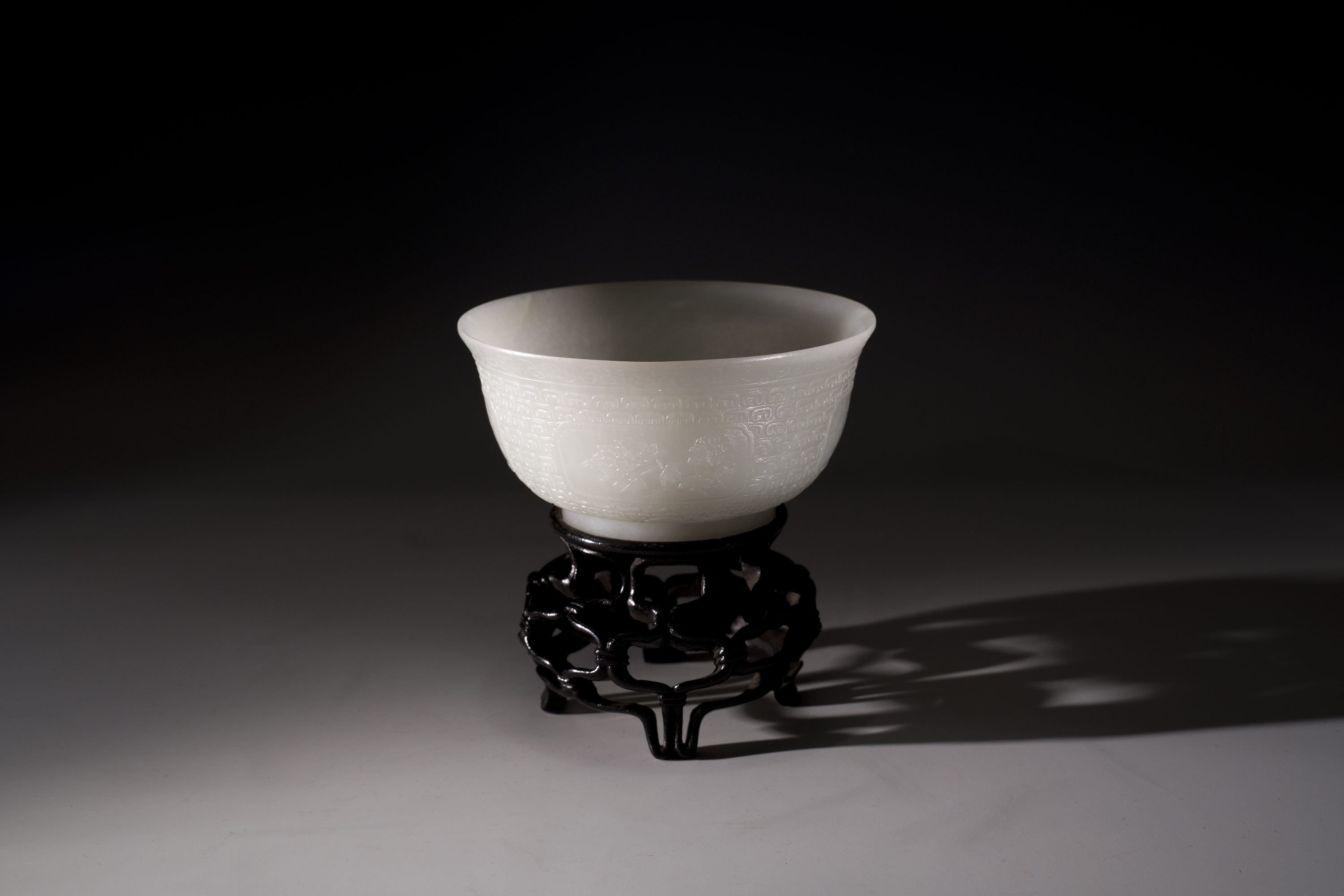 8. 清乾隆白玉御製芙蓉桂花詩文杯_mid.png