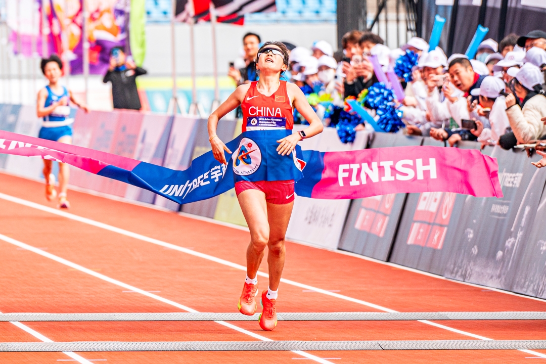圖1圖說：亞洲馬拉松錦標賽女子組中國選手吳冰奪冠時刻.jpg