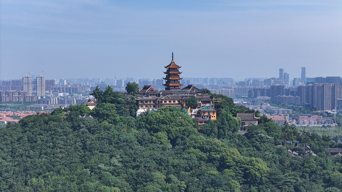 2 中國佛教八小名山之首的狼山（趙振華攝）.jpg
