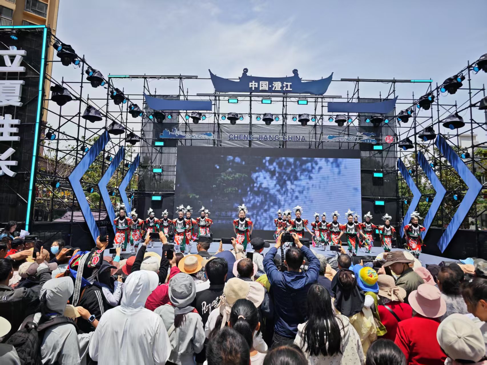 圖4：雲南澄江立夏節黔南文體旅表演現場.jpg