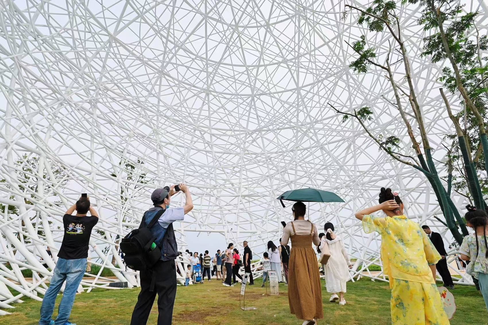 图5:五一当天,超 30 万人次涌入 K11 ECOAST 海滨文化艺术区,现场氛围热烈非凡jpg.jpg