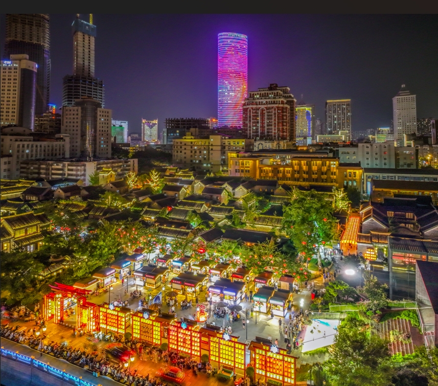 圖1： 在戶部山 - 回龍窩歷史文化街區，西楚霸王項羽 「秋風戲馬」 的故地旁，中醫奶茶店與非遺手作館比鄰而立 （徐州市文廣旅局供圖）.png