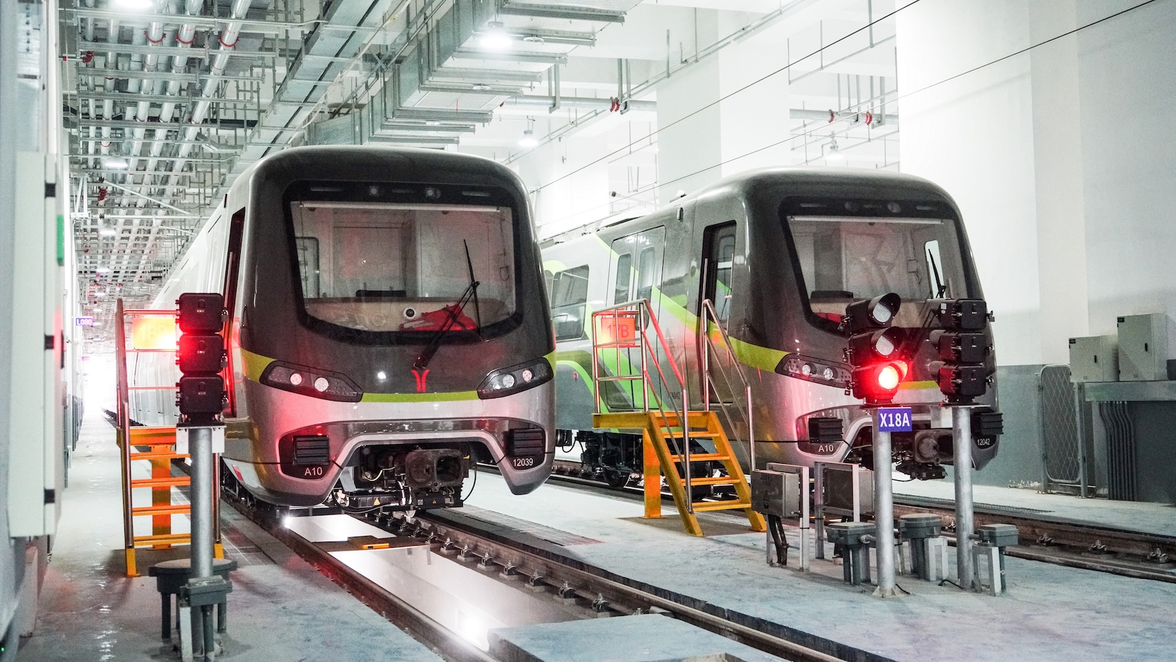 2、十二號線列車 張愛明攝.jpg