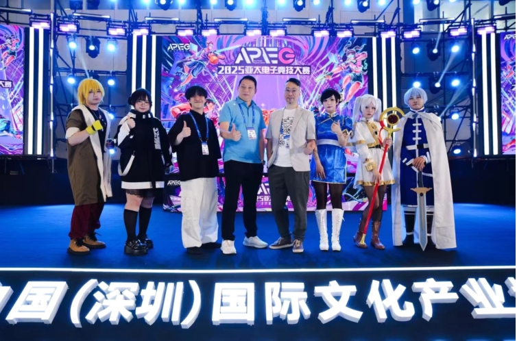 中國香港電競總會副主席黃錦麟先生、杭州第19屆亞運會中國香港《王者榮耀》選手林超宇先生、《夢三國2》銀牌教練丘旻天先生,出席本次電競嘉年華活動。 (2).jpg