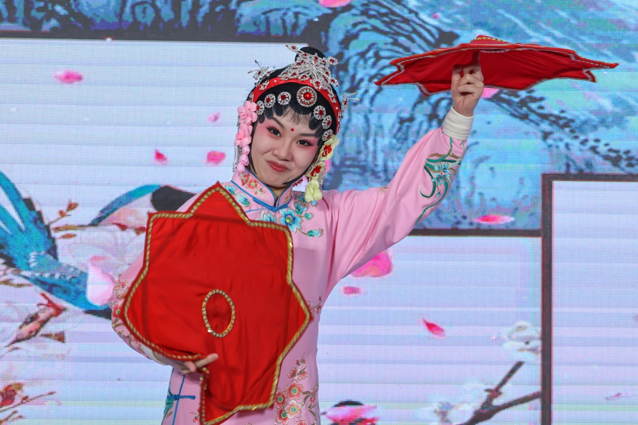 圖說 陝西特色秦腔戲曲技巧組合表演.jpg