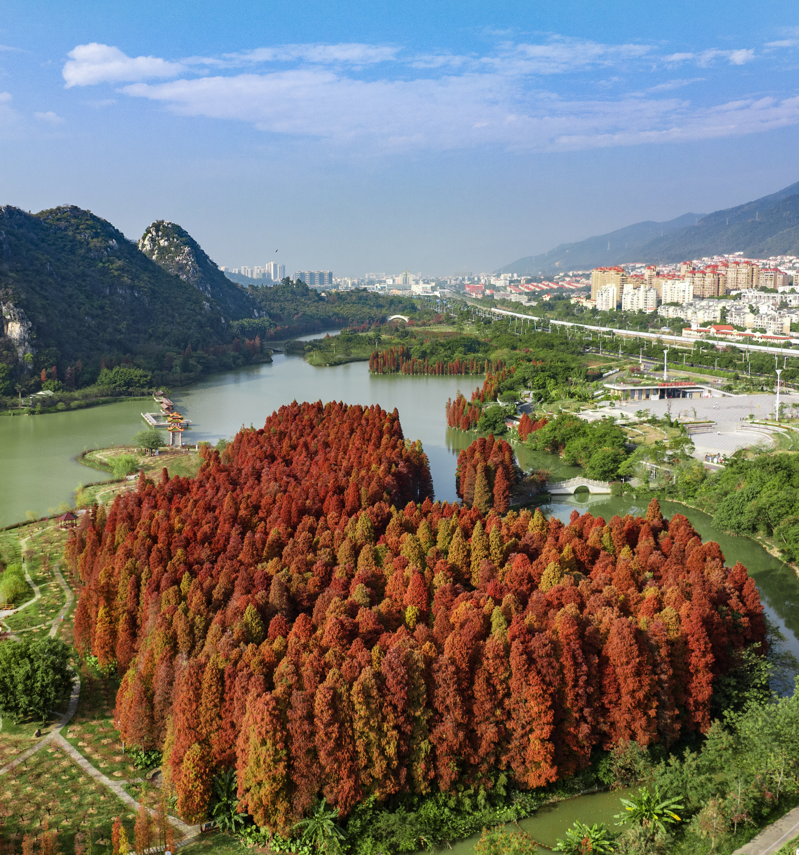 多彩星湖  摄影：李显才.JPG