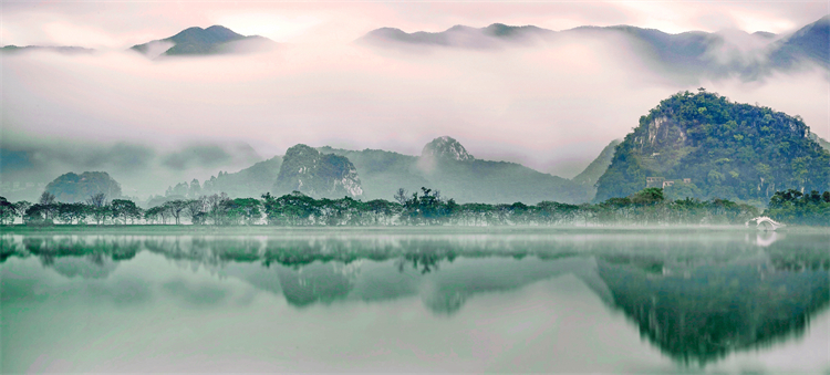 水墨星湖   摄影梁萍  必用.jpg