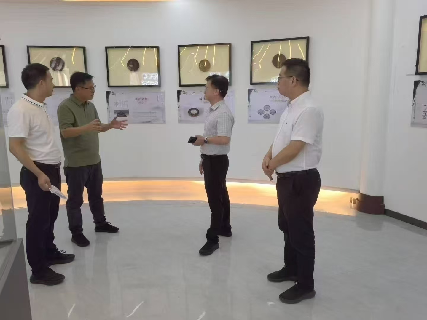 圖一：豐澤區領導蒞臨紹真堂羅盤非遺文化展.jpg
