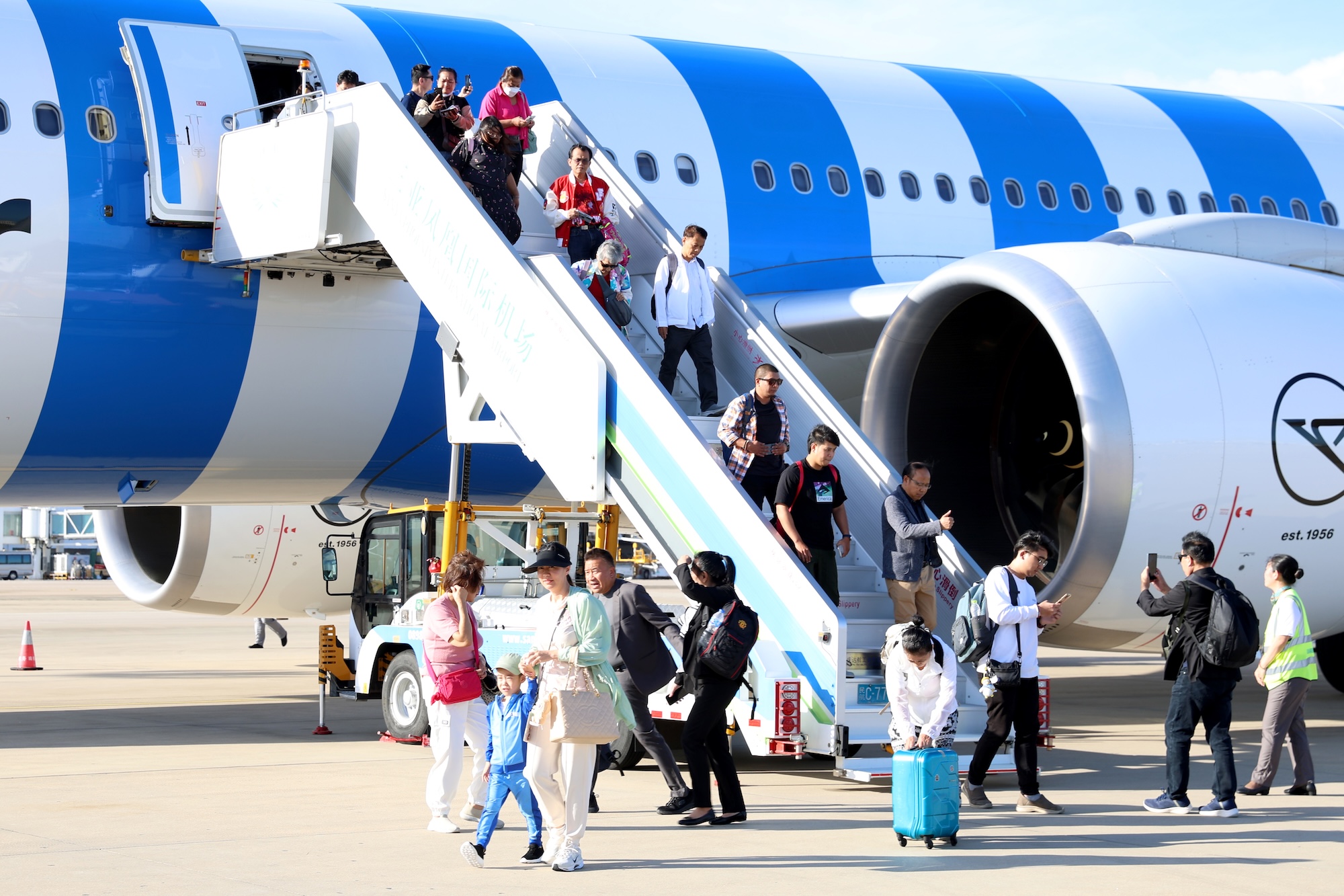 圖1-三亞直連法蘭克福經曼谷 來自歐洲、東南亞的旅客們安全着陸.jpg