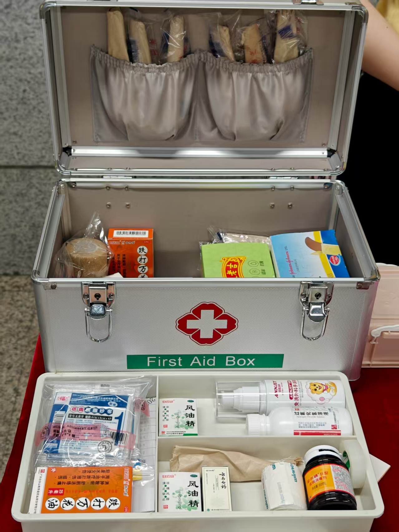 廣州地鐵開學季暖心舉措上線 護航新生“求學路”-謝良攝（2024年現場圖） .jpg