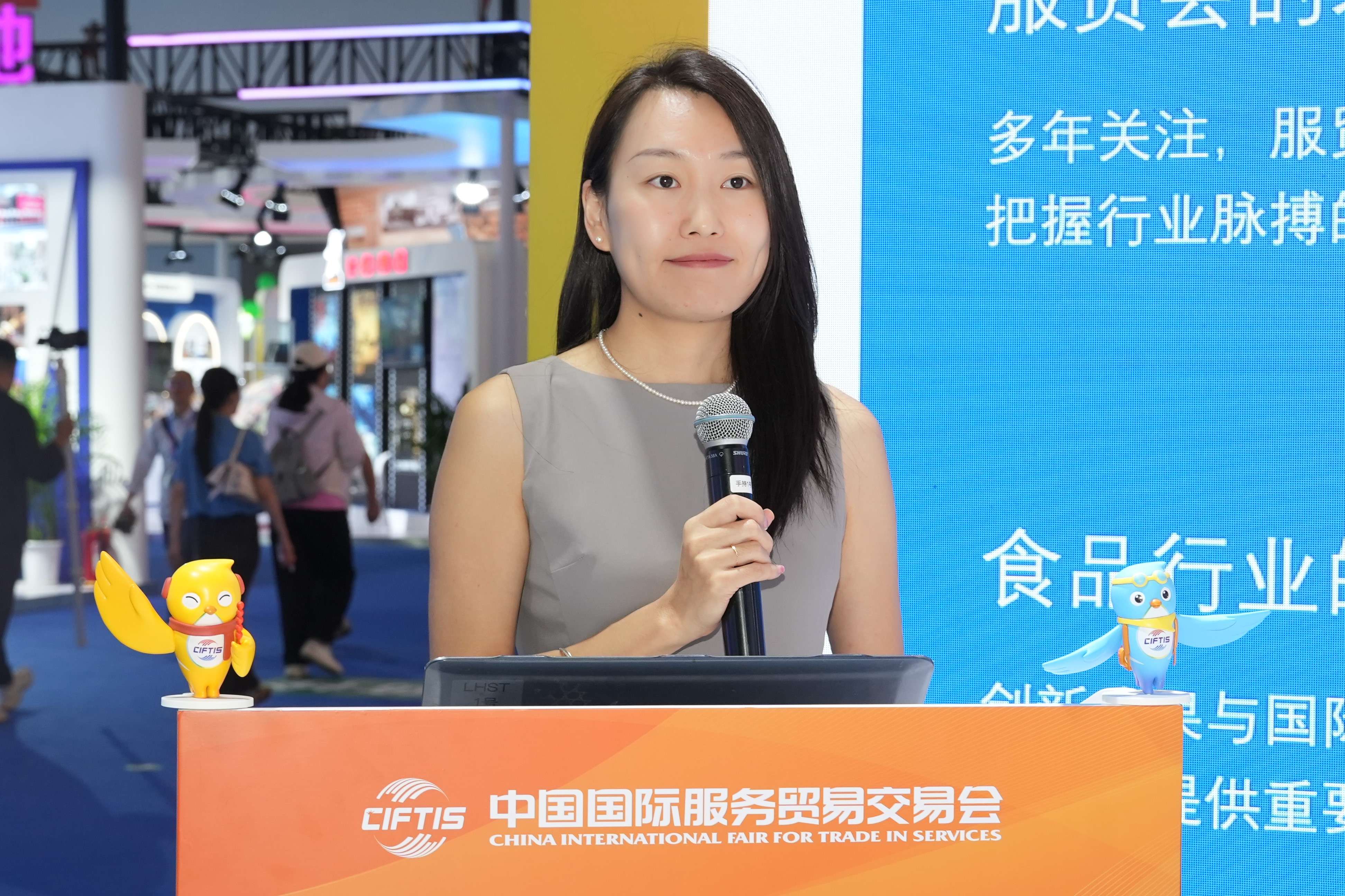 圖片3 北京豐收國際貿易有限公司副總經理衣月以“深耕貿易沃土，共築合作新篇”為主題展開分享.jpg