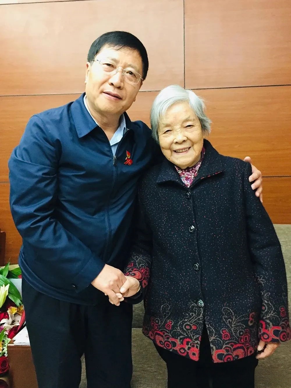 圖說三：看望開國將軍甘祖昌夫人、「全國道德模範」、「最美奮鬥者」 龔全珍.jpg