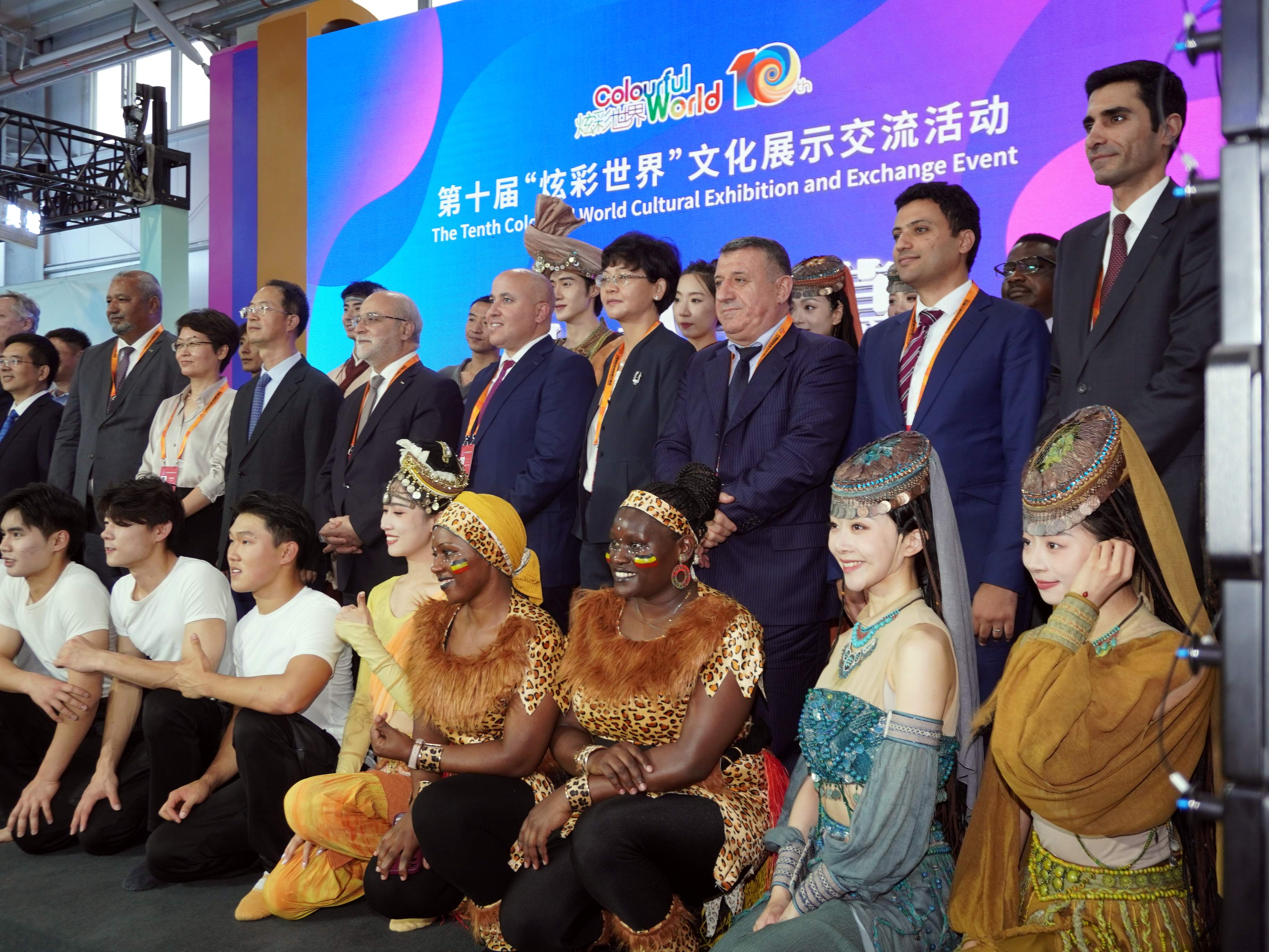 圖片2：以「十年共架友誼橋，繁榮文明百花園」為主題，聚焦「一帶一路」人文交流的第十屆「炫彩世界」文化展示交流活動.jpg