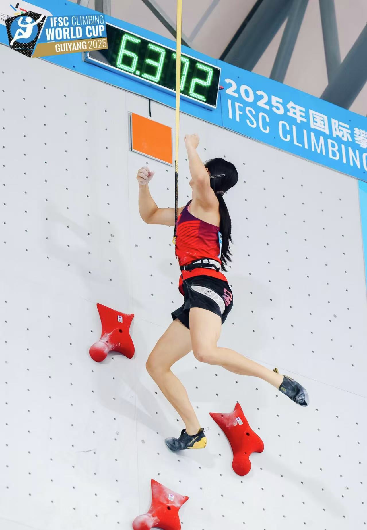 圖1:2025年國際攀聯世界盃攀岩賽(中國貴陽)資格賽現場.jpg