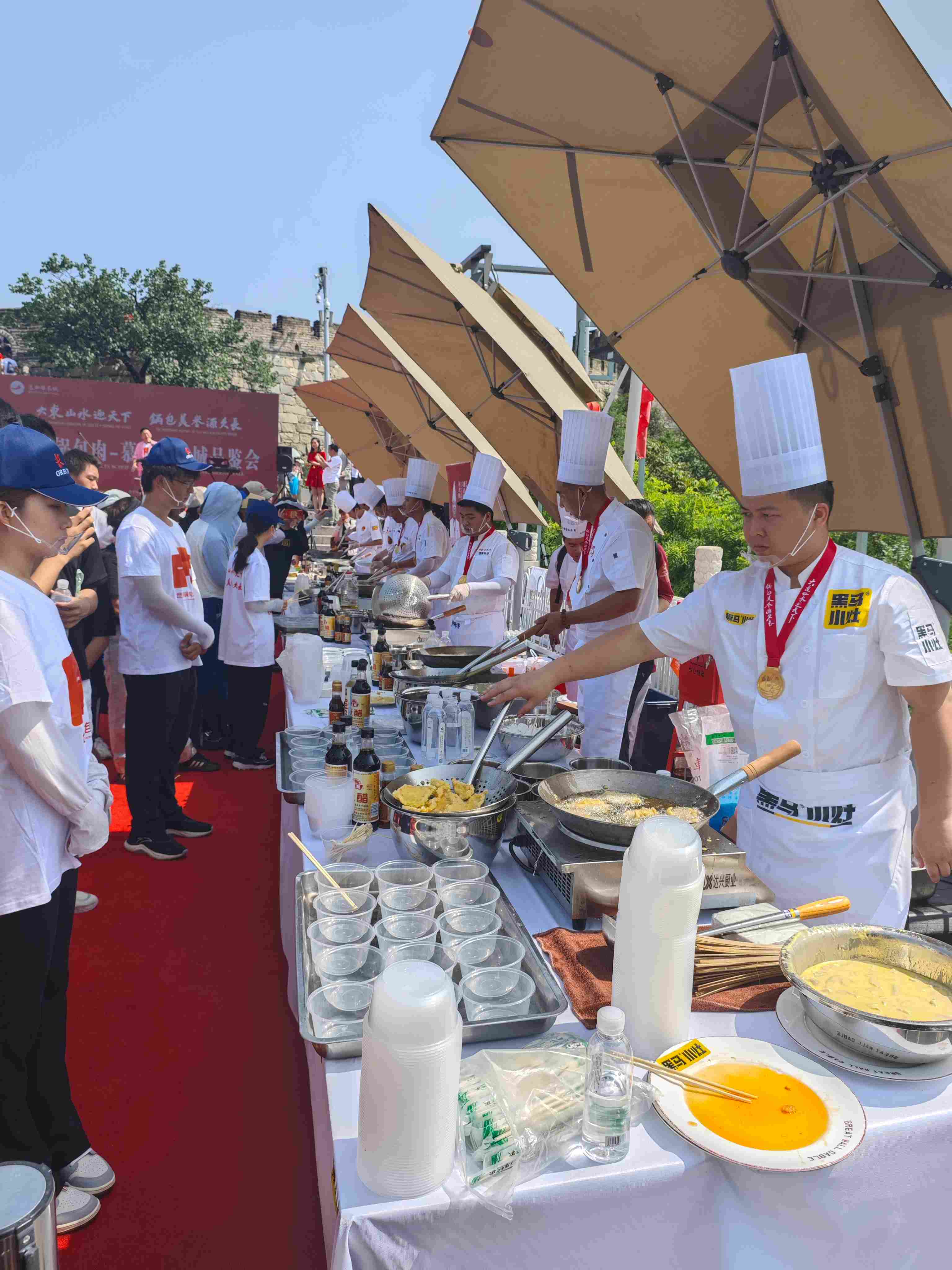 圖說二：2024年7月，以「大東山水迎天下・鍋包美譽源久長」為主題的世界鍋包肉大賽登陸慕田峪長城.jpg