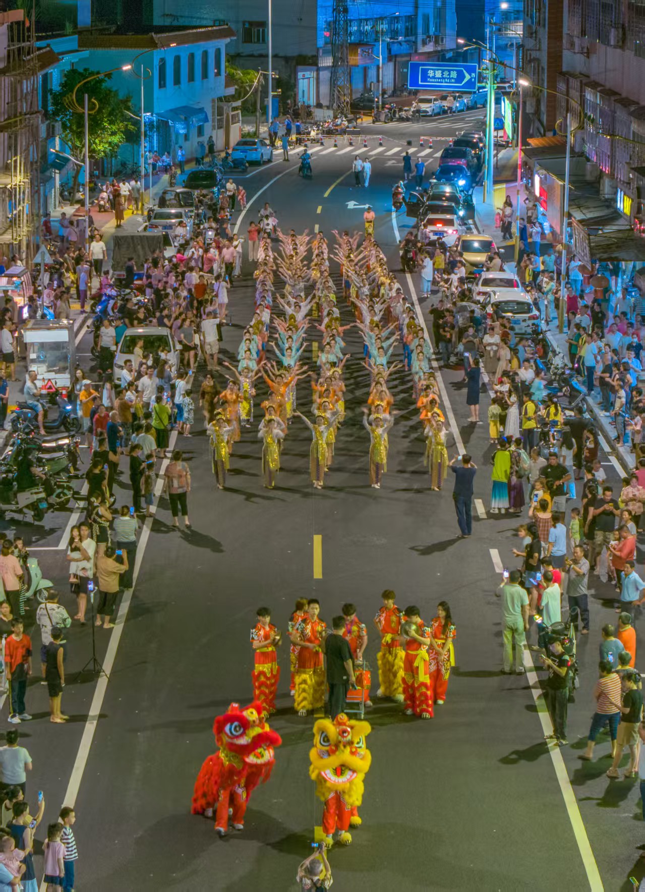 圖一:踩街表演.jpg