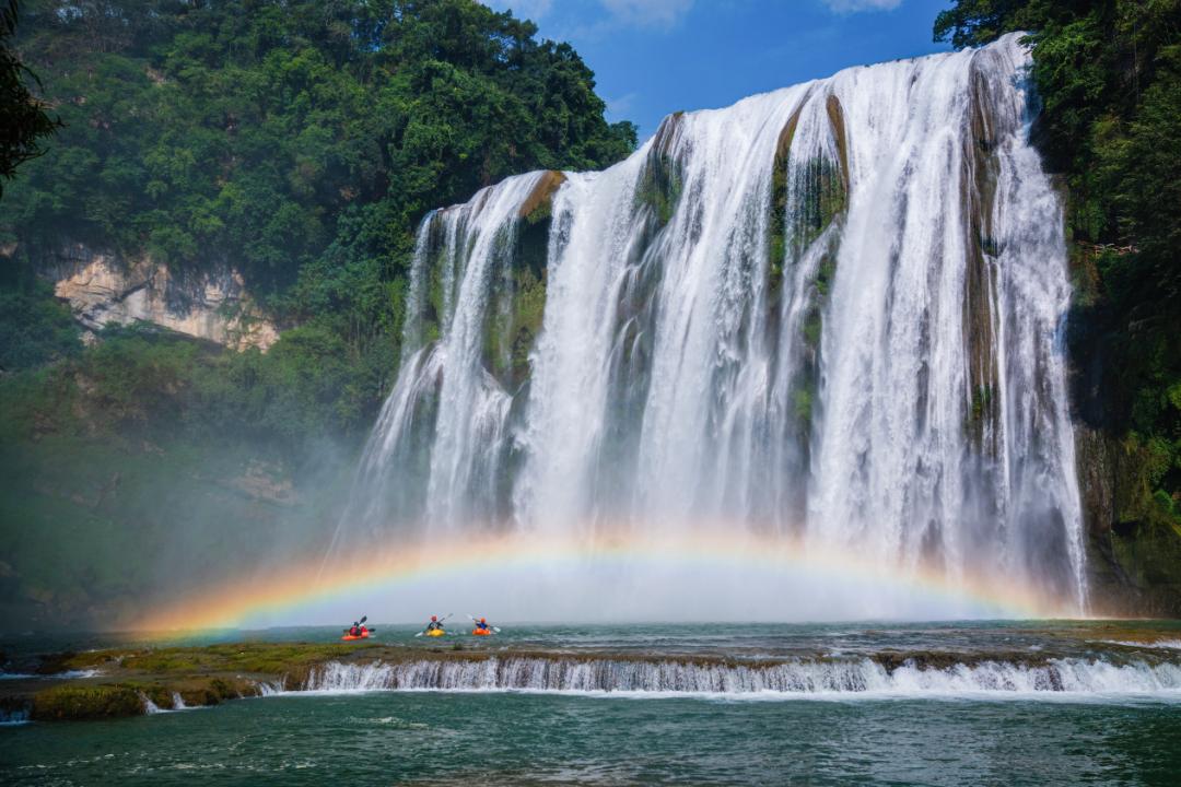 图2:全球首条穿瀑赛道 极限挑战全新维度.jpg