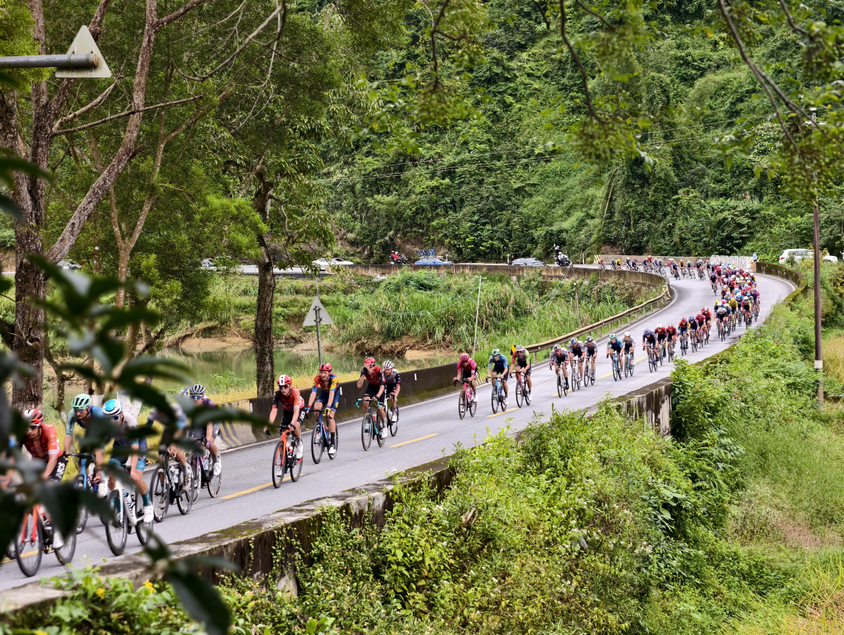 2.國道359線K995 靖西市湖潤鎮那國村路段（廣西壯族自治區公路發展中心供圖）.jpg