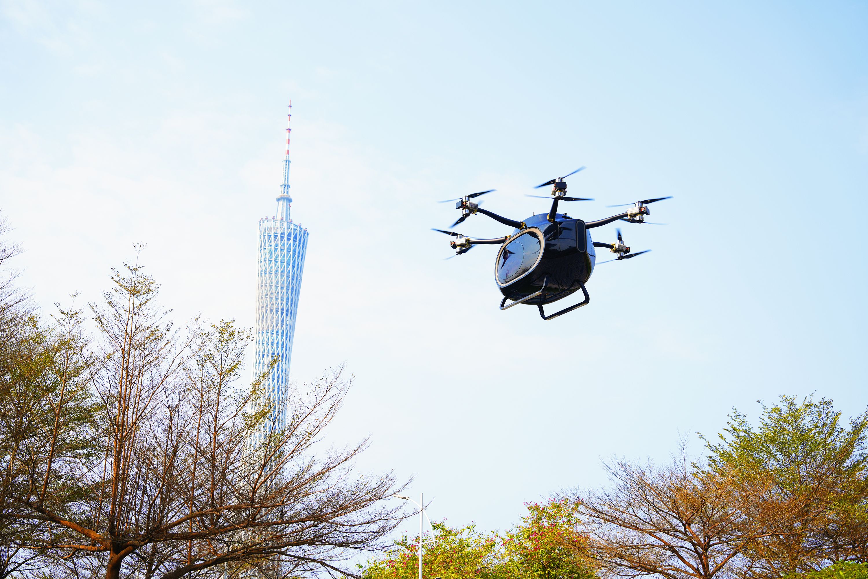 4、2024年3月GOVY AirCar在广州CBD上空完成城市场景首飞.jpg