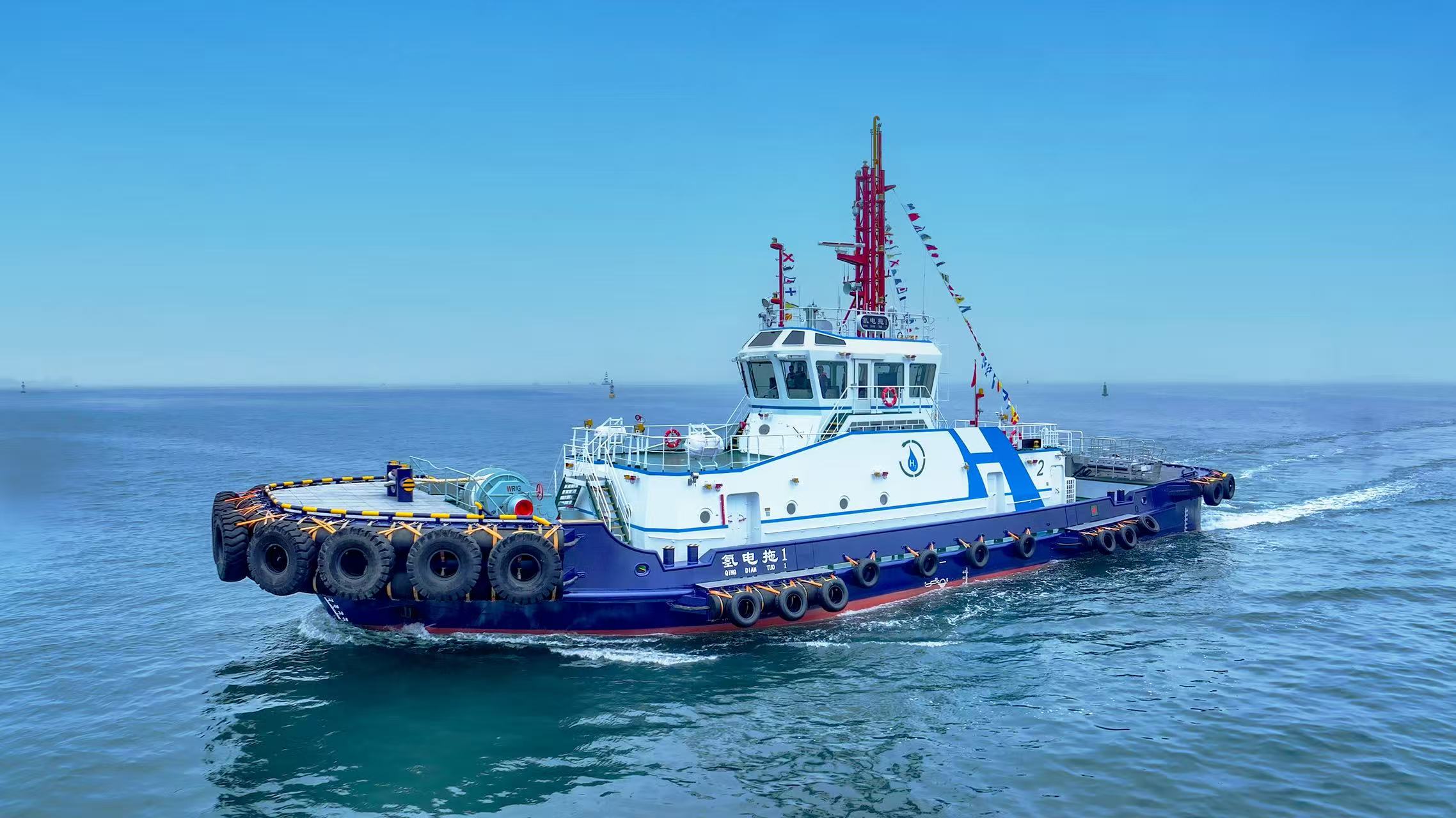圖二：全球首艘7000馬力氫電混合動力拖輪「氫電拖1」（鎮江船廠供圖）.jpg