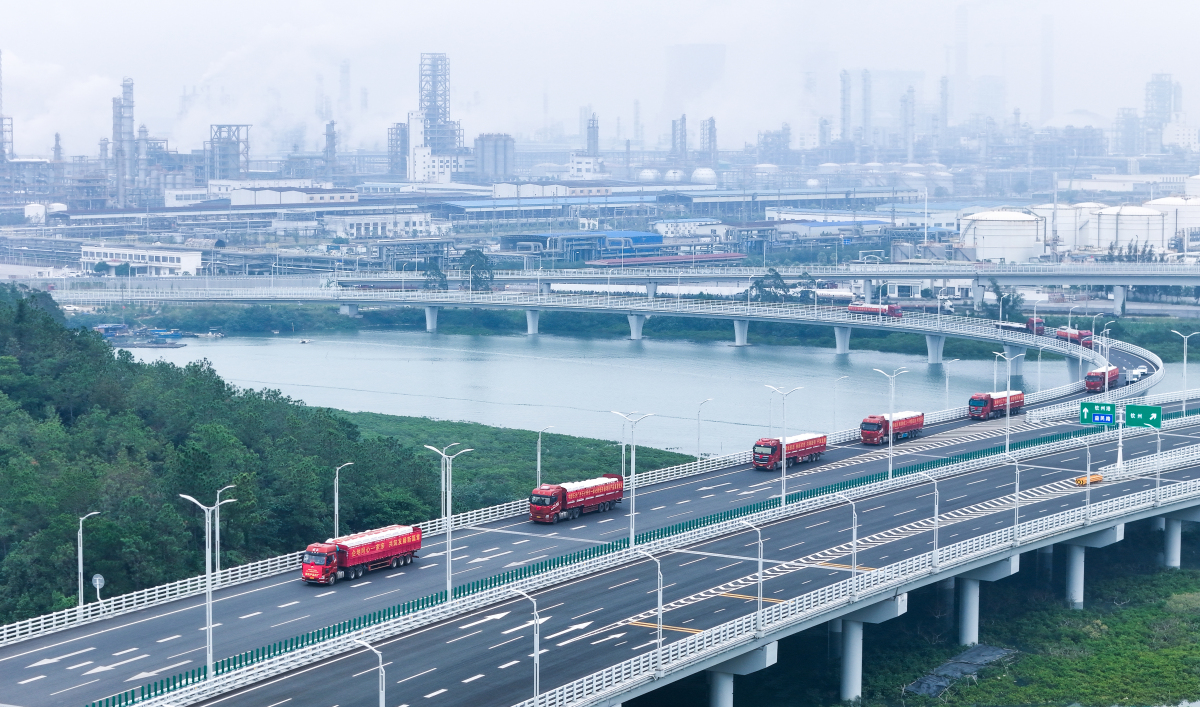 2、中國石油廣西石化煉化一體化轉型升級項目首批化工產品發運（王芳 攝）_編輯.jpg