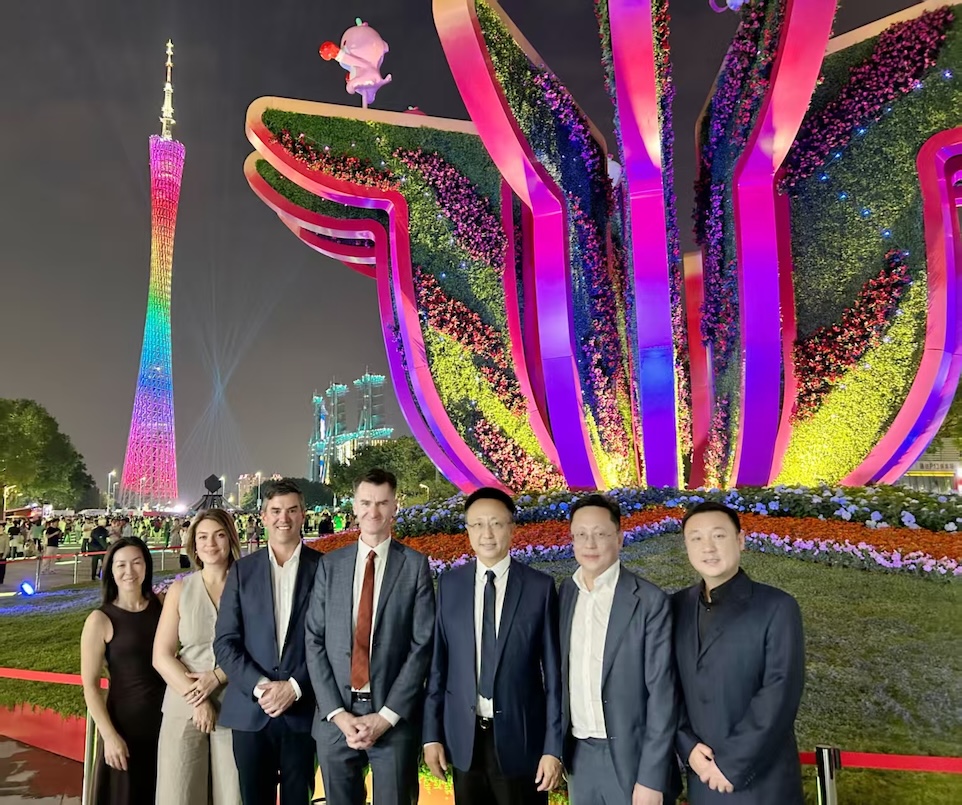 11 游览花城广场配图.jpg