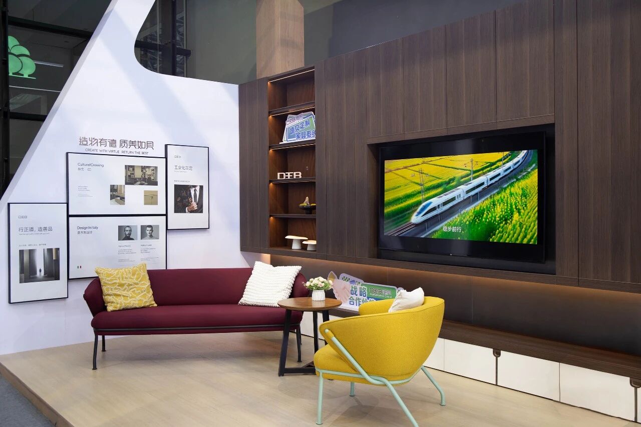 1、在此次廣西國際林木展豐林展廳內德貝定制家具系統精彩亮相.jpg