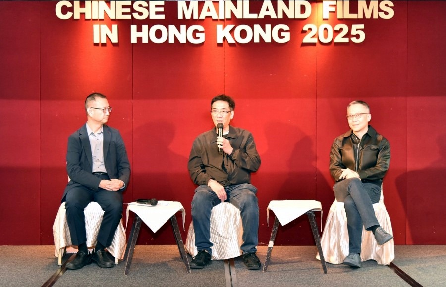 圖片3：香港電影導演關錦鵬圍繞兩地青年電影人 “新力量新表達”與學者左衡等展開討論.jpg