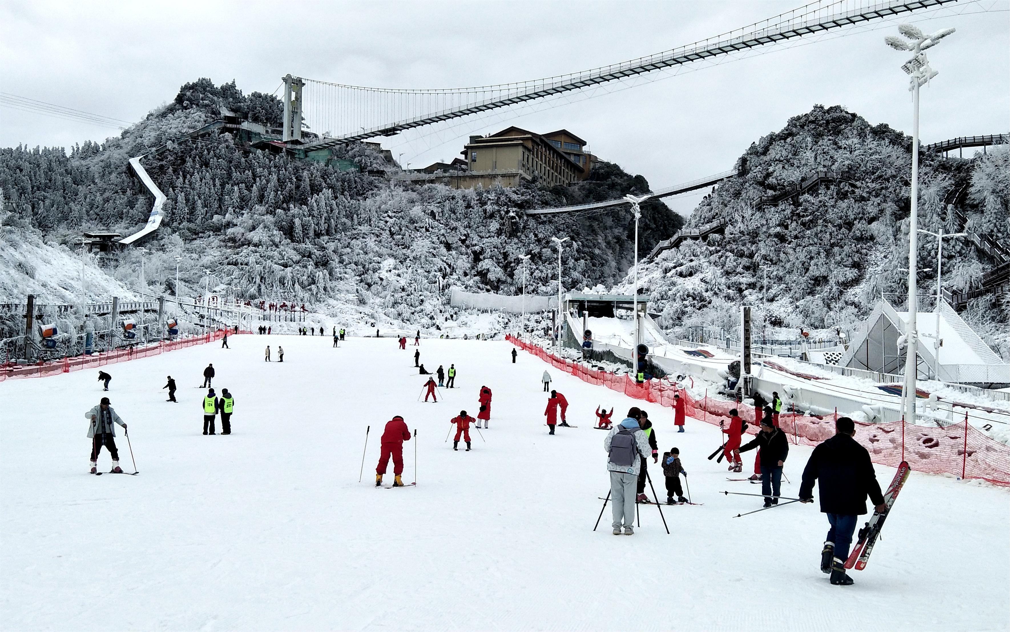 圖3:貴州六盤水梅花山國際滑雪場2026雪季開板現場 黃松 攝.jpg