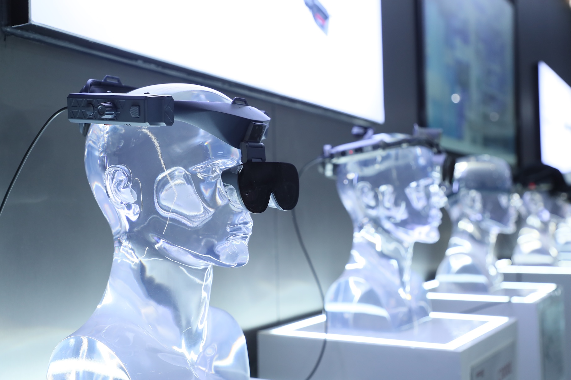 谷東科技展示廳中酷炫的眼鏡 李劍鋒 攝.jpg