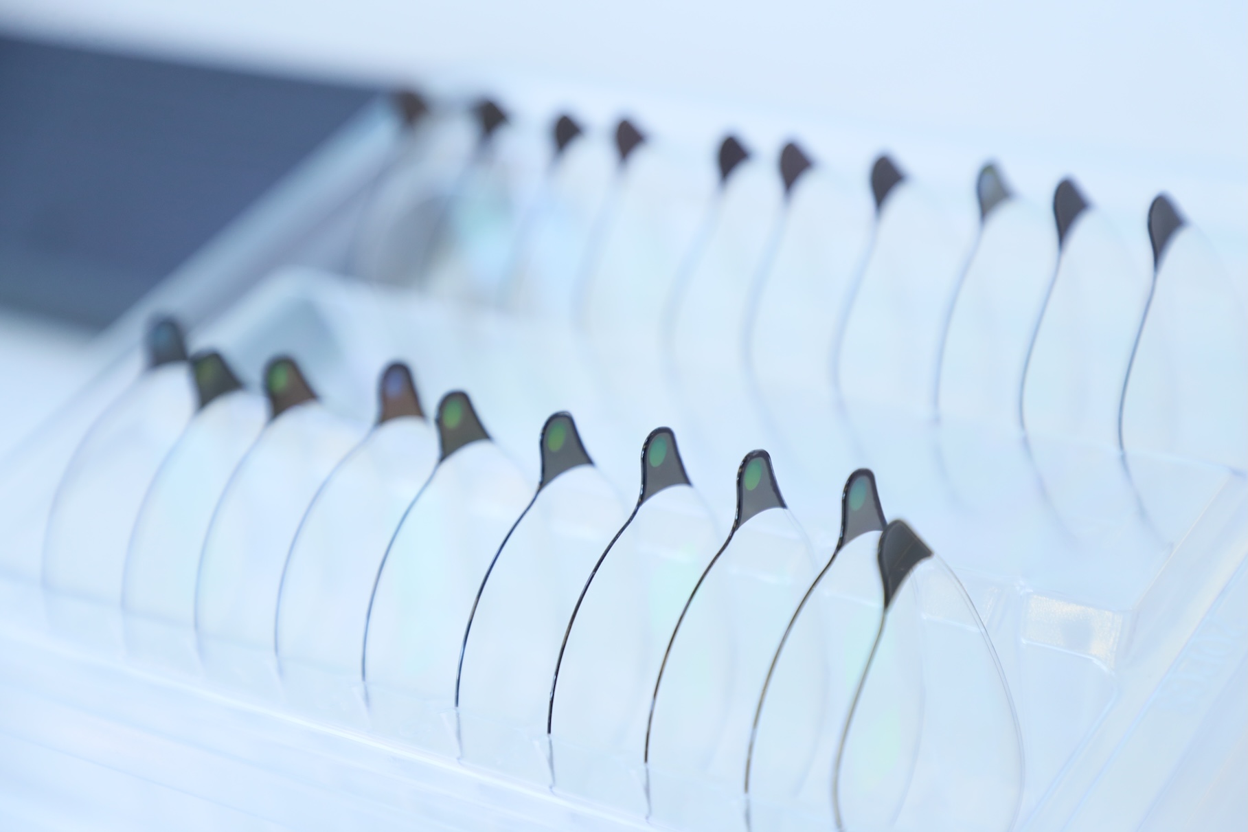 廣納四維衍射光波導鏡片 李劍鋒 攝.jpg